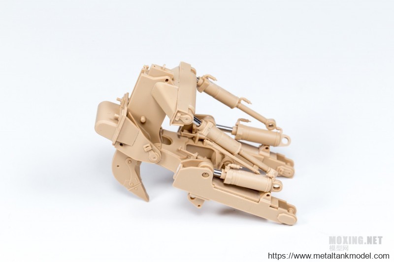 [模型网评测]MENG-1/35卡特彼勒D9R