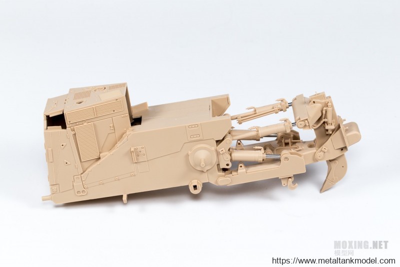 [模型网评测]MENG-1/35卡特彼勒D9R