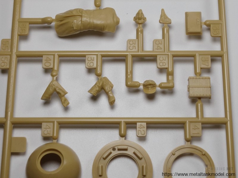 [模型网评测]田宫(35353)-1/35德国4号