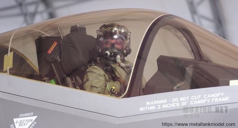 [坦克模型对比评测]MENG(LS007) VS 小鹰(80103)-1/48 F-35A
