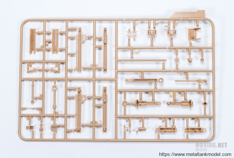[模型网评测]MENG-1/35卡特彼勒D9R