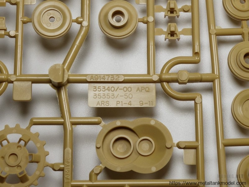 [模型网评测]田宫(35353)-1/35德国4号