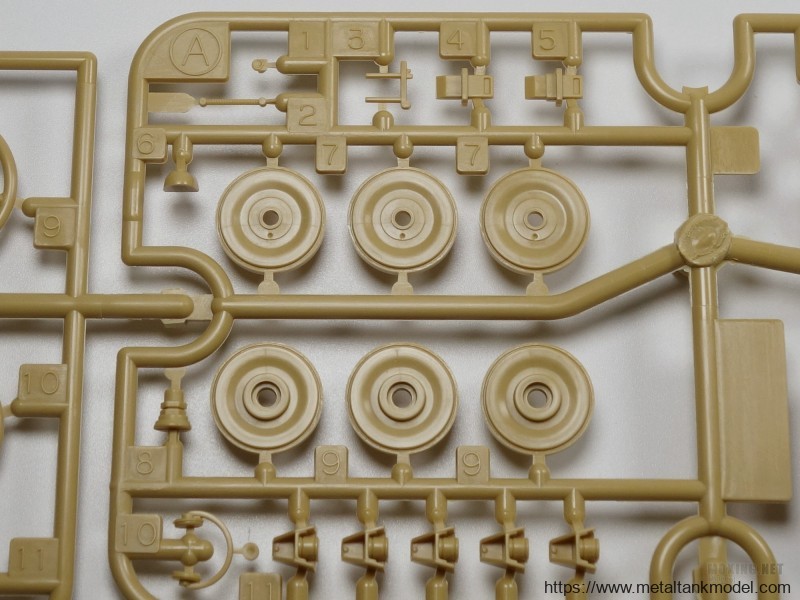 [模型网评测]田宫(35353)-1/35德国4号