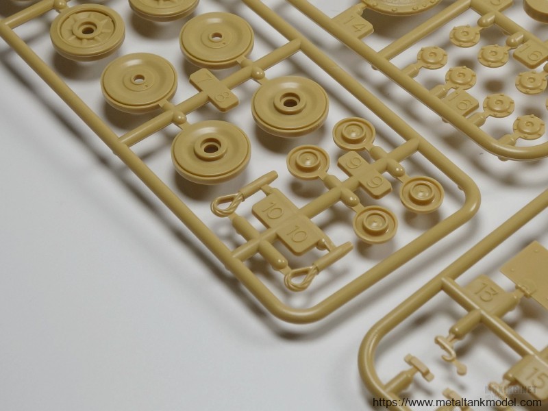 [模型网评测]田宫(35353)-1/35德国4号