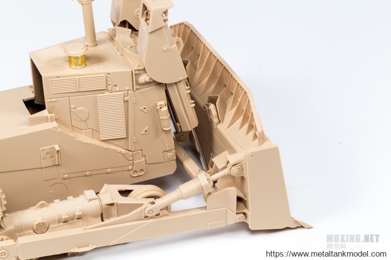 [模型网评测]MENG-1/35卡特彼勒D9R