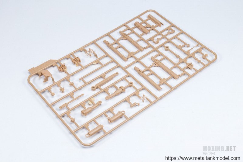 [模型网评测]MENG-1/35卡特彼勒D9R