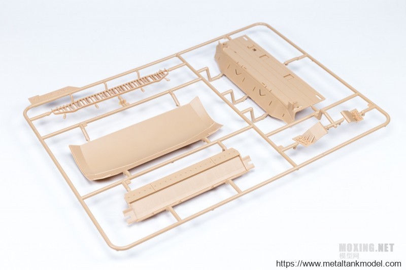 [模型网评测]MENG-1/35卡特彼勒D9R