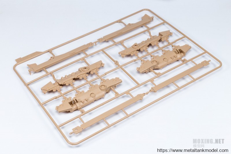 [模型网评测]MENG-1/35卡特彼勒D9R