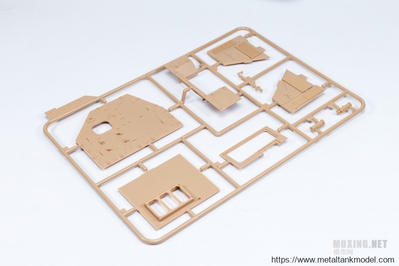 [模型网评测]MENG-1/35卡特彼勒D9R