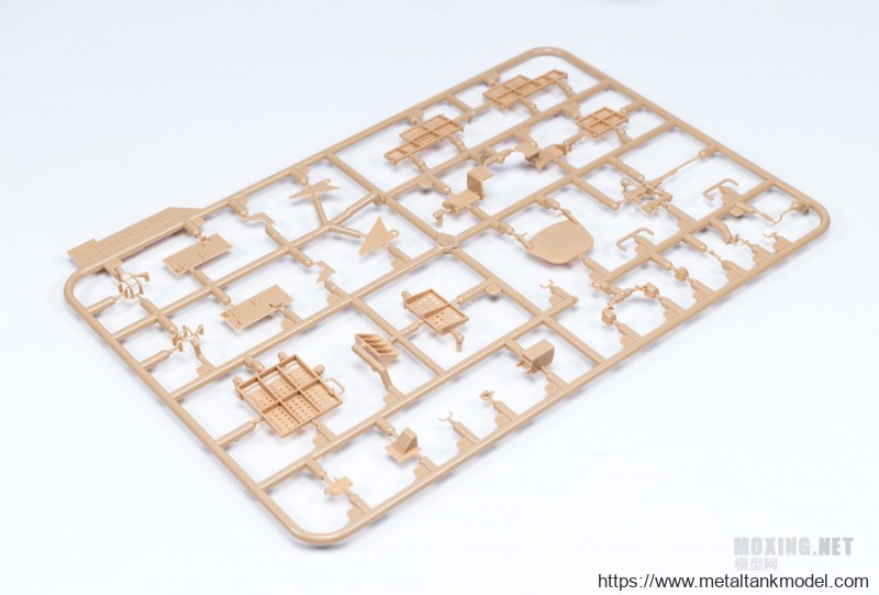 [模型网评测]MENG-1/35卡特彼勒D9R