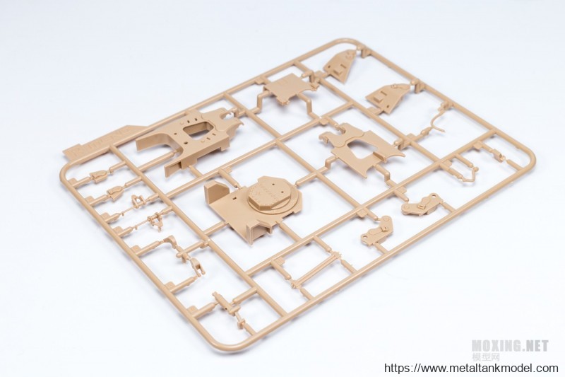 [模型网评测]MENG-1/35卡特彼勒D9R