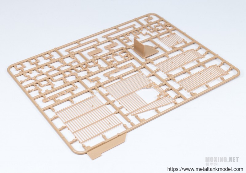 [模型网评测]MENG-1/35卡特彼勒D9R