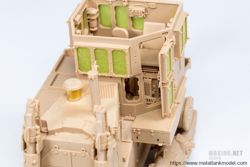 [模型网评测]MENG-1/35卡特彼勒D9R