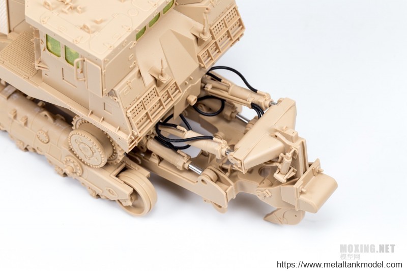 [模型网评测]MENG-1/35卡特彼勒D9R