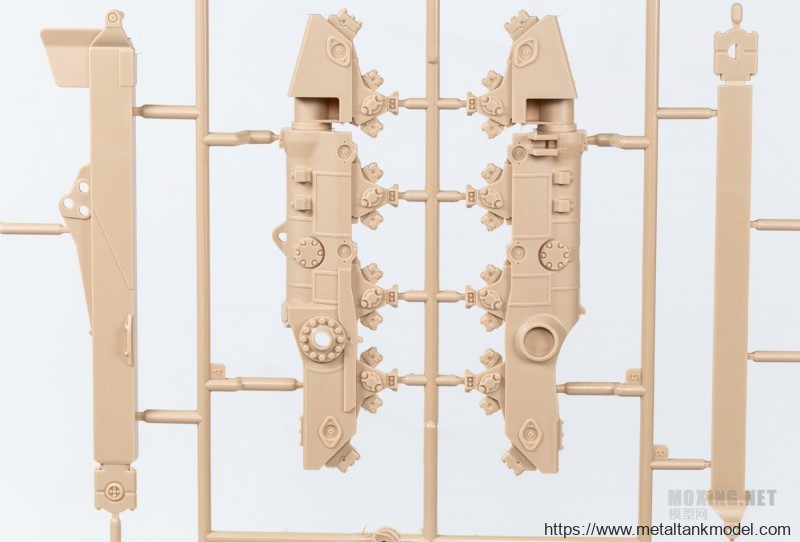 [模型网评测]MENG-1/35卡特彼勒D9R