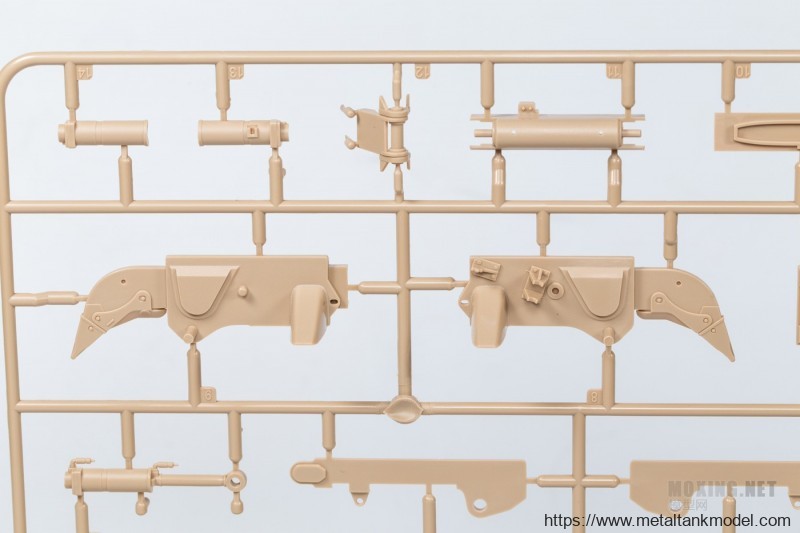 [模型网评测]MENG-1/35卡特彼勒D9R