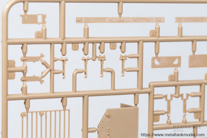 [模型网评测]MENG-1/35卡特彼勒D9R