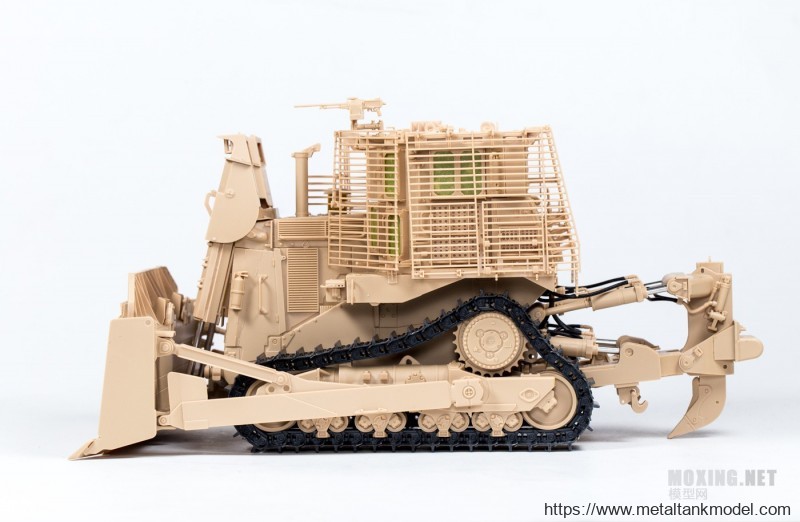 [模型网评测]MENG-1/35卡特彼勒D9R