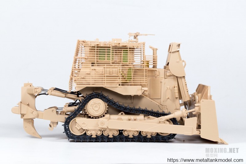 [模型网评测]MENG-1/35卡特彼勒D9R