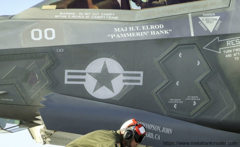 [坦克模型对比评测]MENG(LS007) VS 小鹰(80103)-1/48 F-35A