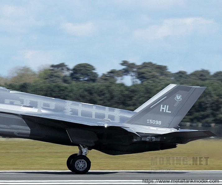 [坦克模型对比评测]MENG(LS007) VS 小鹰(80103)-1/48 F-35A