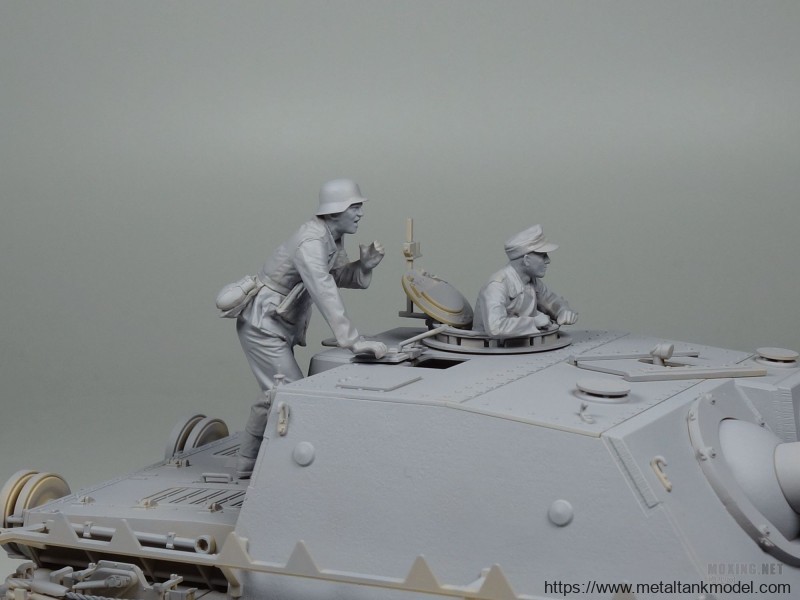 [模型网评测]田宫(35353)-1/35德国4号