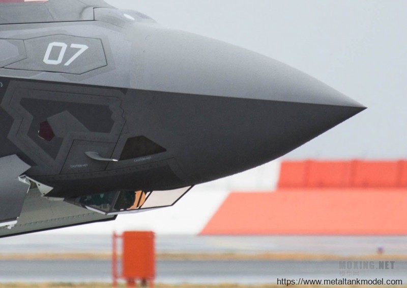 [坦克模型对比评测]MENG(LS007) VS 小鹰(80103)-1/48 F-35A