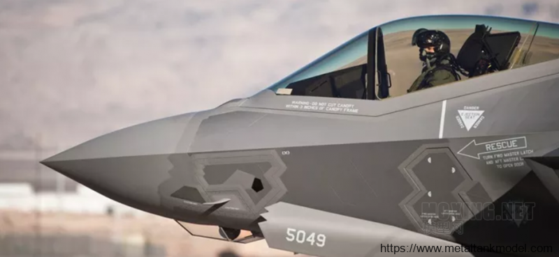 [坦克模型对比评测]MENG(LS007) VS 小鹰(80103)-1/48 F-35A