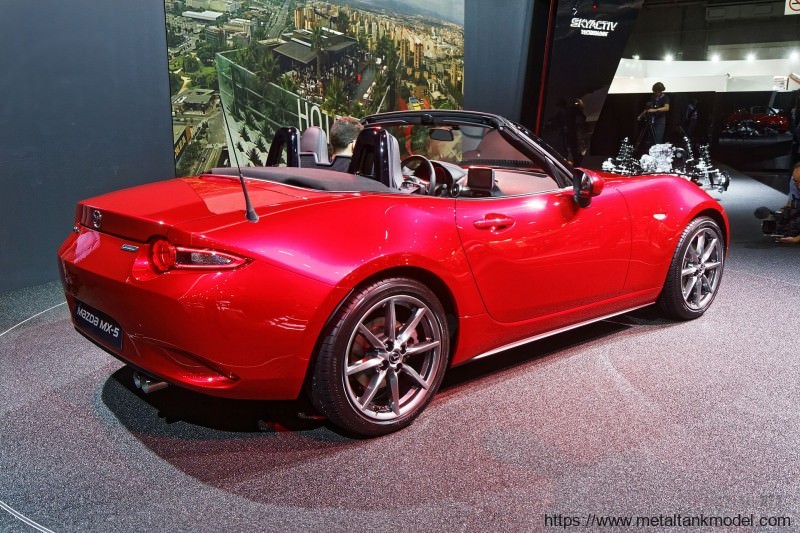 [模型网评测]田宫-1/24马自达MX-5/ROADSTER敞篷跑车(24342)-实车简介 - 第2张  | 制作坦克模型记录