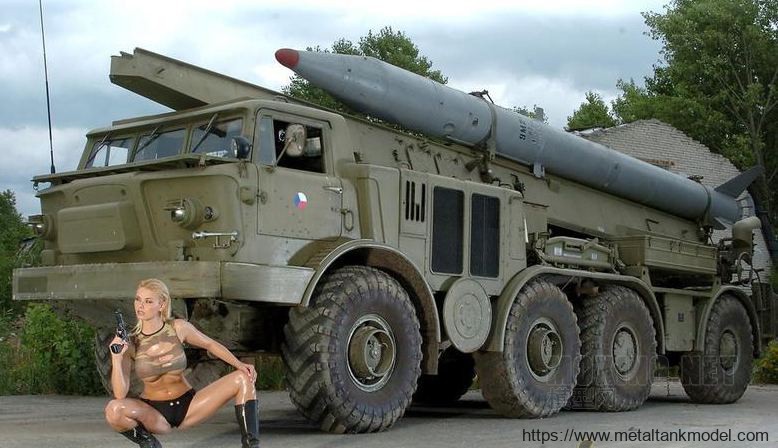[模型网评测]小号手(01025)-1/35俄罗斯9K52(蛙7)战术火箭及运载车-实车简介
