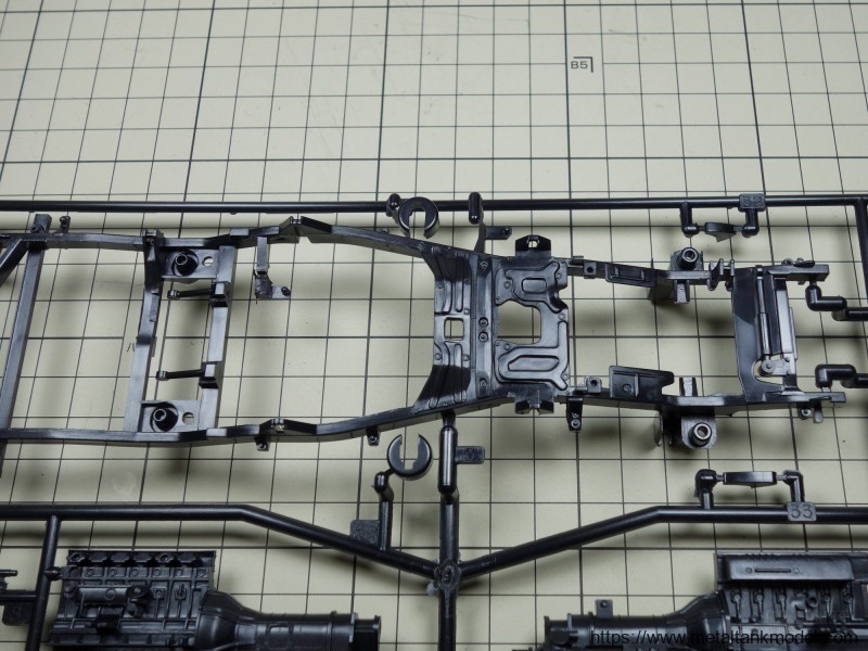 [模型网评测]田宫(24107)-1/24丰田陆地巡洋舰/兰德酷路泽VX80限量版-简介与开盒 - 第2张  | 制作坦克模型记录
