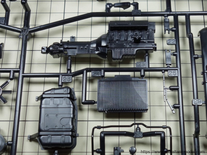 [模型网评测]田宫(24107)-1/24丰田陆地巡洋舰/兰德酷路泽VX80限量版-简介与开盒 - 第3张  | 制作坦克模型记录