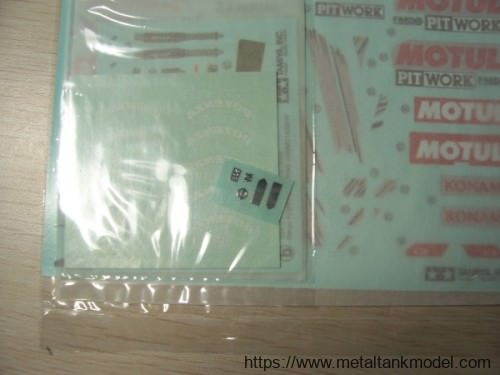 [开盒简评]田宫-1/24日产Xanavi NISMO GT-R(R34)赛车 普通版(24268)特别版(24271)-封绘 - 第4张  | 制作坦克模型记录