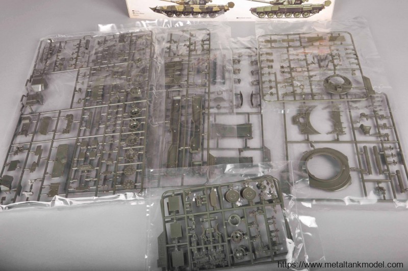 [模型网评测]MENG-1/35俄罗斯T-90主战坦克(带TBS-86推土铲)(TS-014)完全评测-开盒 - 第12张  | 制作坦克模型记录
