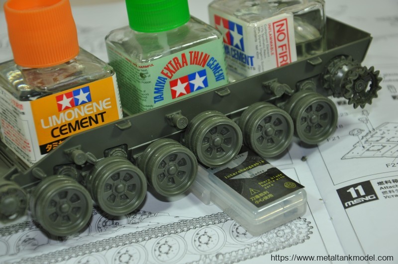 [模型网评测]MENG-1/35俄罗斯T-90主战坦克(带TBS-86推土铲)(TS-014)完全评测-开盒 - 第12张  | 制作坦克模型记录