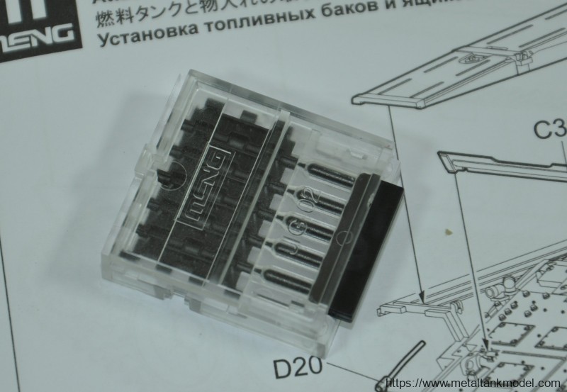 [模型网评测]MENG-1/35俄罗斯T-90主战坦克(带TBS-86推土铲)(TS-014)完全评测-开盒 - 第4张  | 制作坦克模型记录