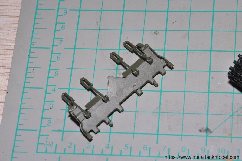 [模型网评测]MENG-1/35俄罗斯T-90主战坦克(带TBS-86推土铲)(TS-014)完全评测-开盒 - 第2张  | 制作坦克模型记录