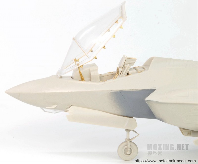 [坦克模型对比评测]MENG(LS007) VS 小鹰(80103)-1/48 F-35A