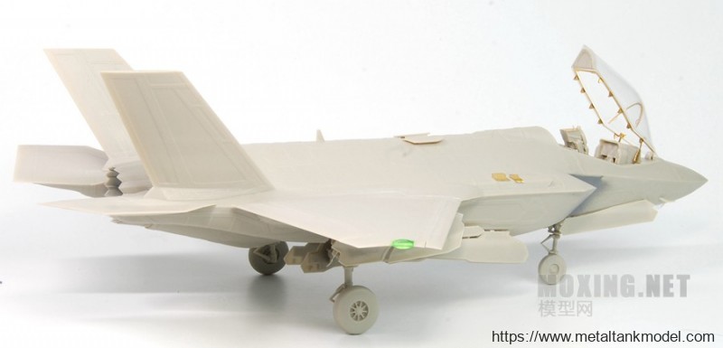 [坦克模型对比评测]MENG(LS007) VS 小鹰(80103)-1/48 F-35A