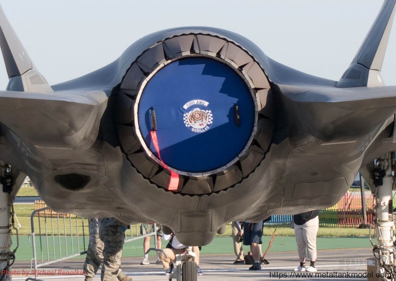 [坦克模型对比评测]MENG(LS007) VS 小鹰(80103)-1/48 F-35A