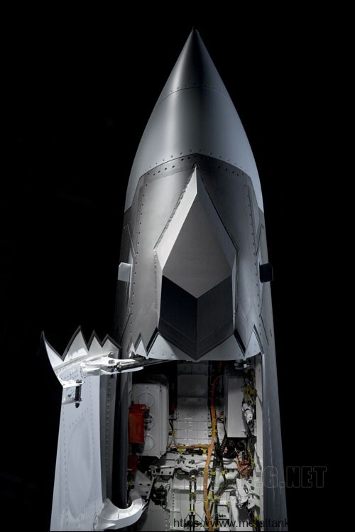 [坦克模型对比评测]MENG(LS007) VS 小鹰(80103)-1/48 F-35A