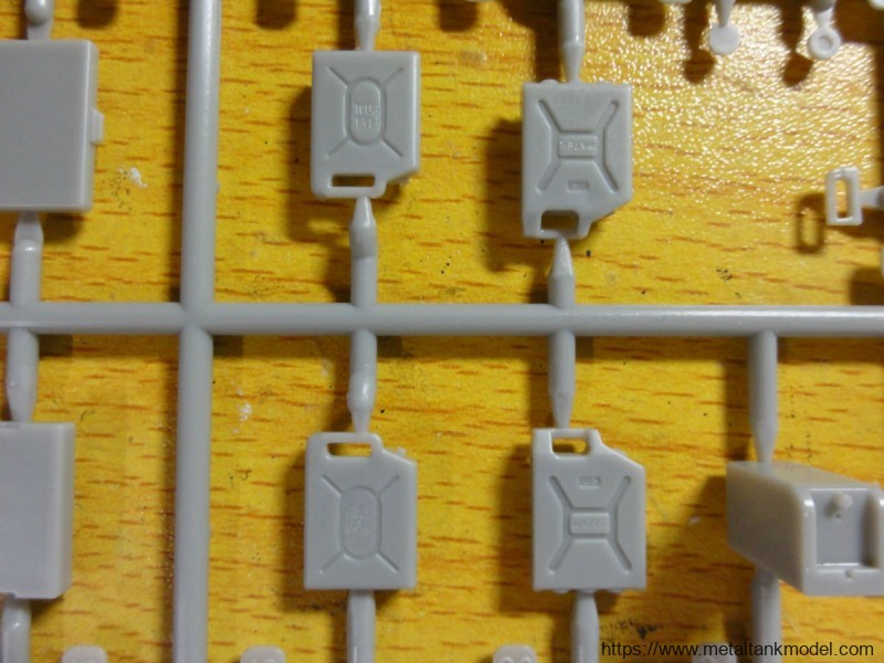 [开盒评测]MENG-1/35武装皮卡附军需品(VS-002)-封绘及简介 - 第5张  | 制作坦克模型记录