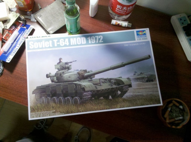 [开盒评测]号手-1/35苏联T-64 1972型主战坦克(01578)-封绘及简介