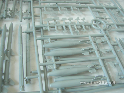 [开盒评测]威骏-1/48中国歼-10S双座型战斗机(FB4005)-封绘及开盒 - 第2张  | 制作坦克模型记录