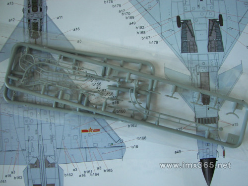 [开盒评测]威骏-1/48中国歼-10S双座型战斗机(FB4005)-封绘及开盒 - 第6张  | 制作坦克模型记录