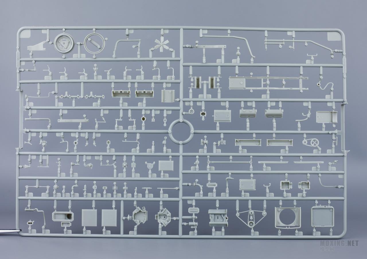 [模型网评测]威骏(CB35194)-1/35吉尔-131 V型牵引卡车-简介及开盒 - 第2张  | 制作坦克模型记录