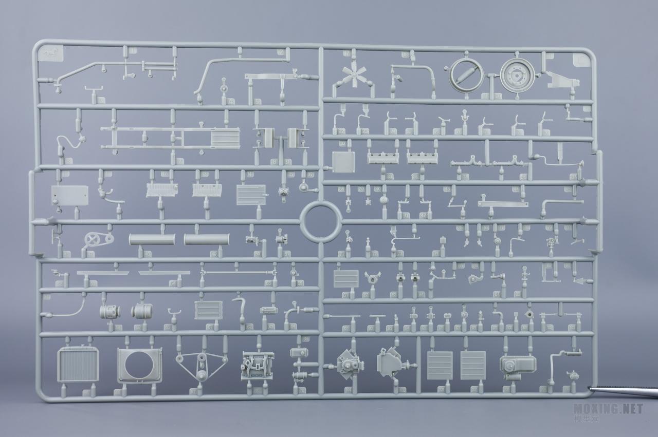 [模型网评测]威骏(CB35194)-1/35吉尔-131 V型牵引卡车-简介及开盒 - 第1张  | 制作坦克模型记录