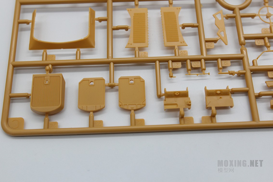 [模型网评测]威骏-1/35德国霍希(Kfz12)早期型+ 28mm sPzB41反坦克炮+拖车(CB35209)-开盒一览 - 第3张  | 制作坦克模型记录