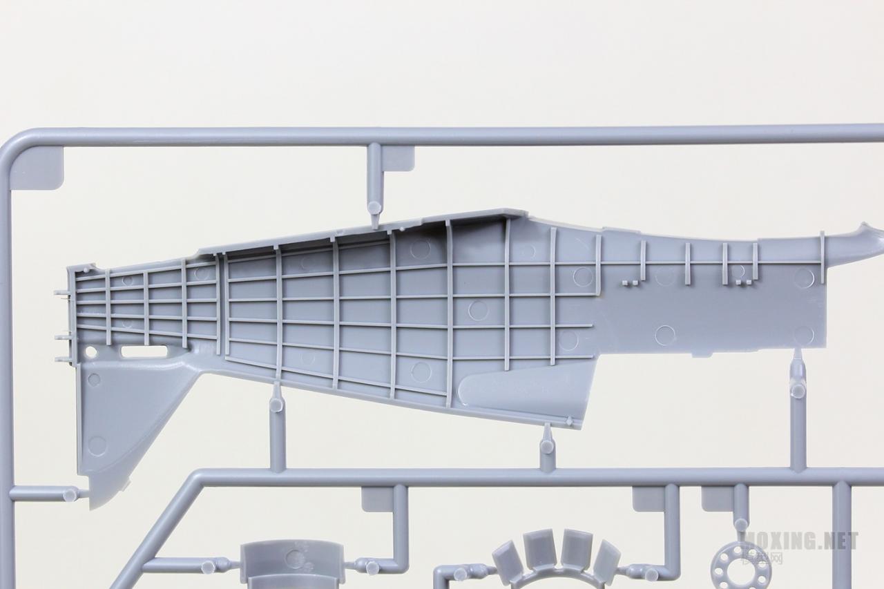 [模型网评测]威骏-1/48 P-40C
