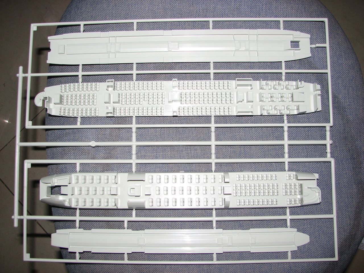 [开盒评测]威望-1/144空中客车A380客机(内构版04259)-封绘及总览 - 第3张  | 制作坦克模型记录
